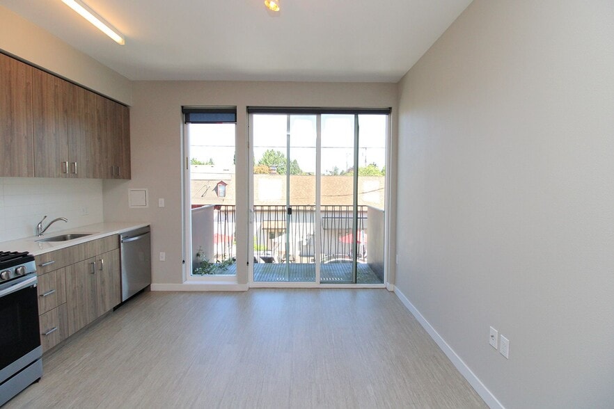 Building Photo - 1280 SE Nehalem St