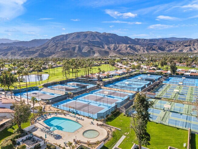 Building Photo - 27 Cll Encinitas