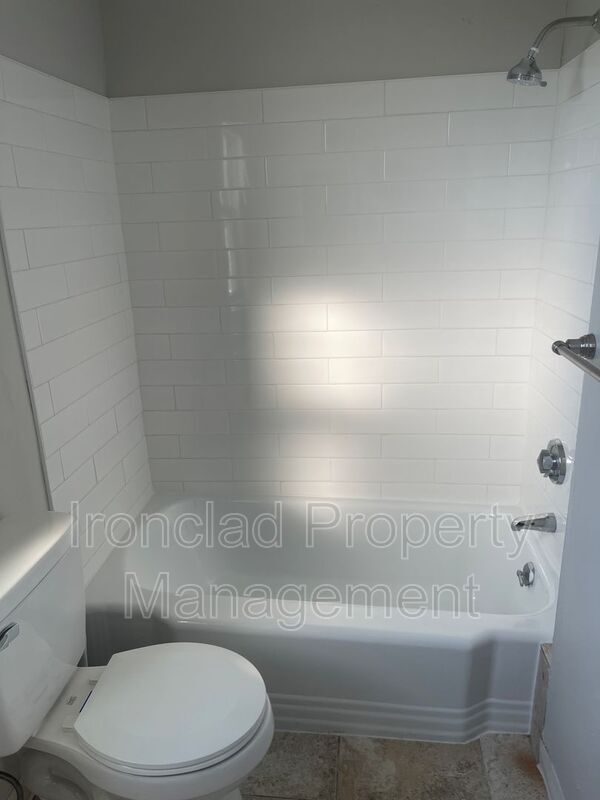 Building Photo - 27 Botsford St