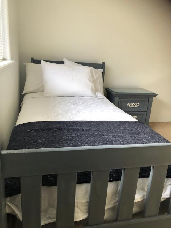 Building Photo - 525 Primrose Dr