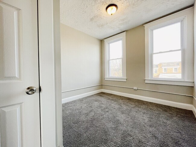 Building Photo - 3241 Cliftmont Ave