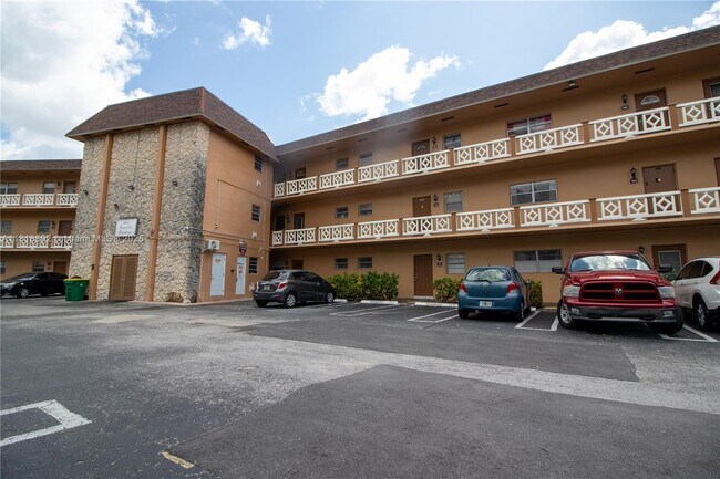 Primary Photo - 5031 W Oakland Park Blvd