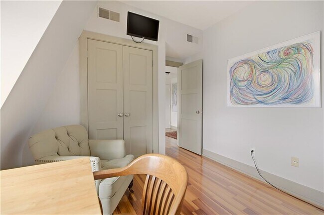 Building Photo - 364 Bellevue Ave