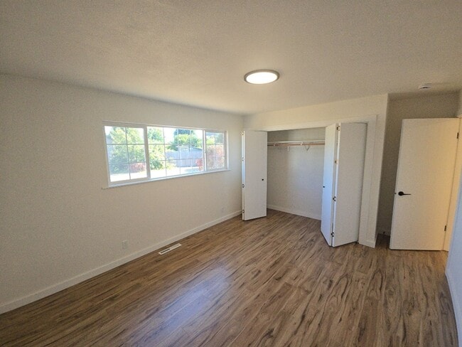 Building Photo - Price Reduction! Pet friendly! 3BD/2BA new...