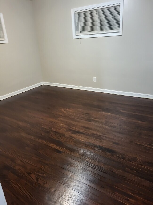 Bedroom 3 - 337 Kenwood Avenue