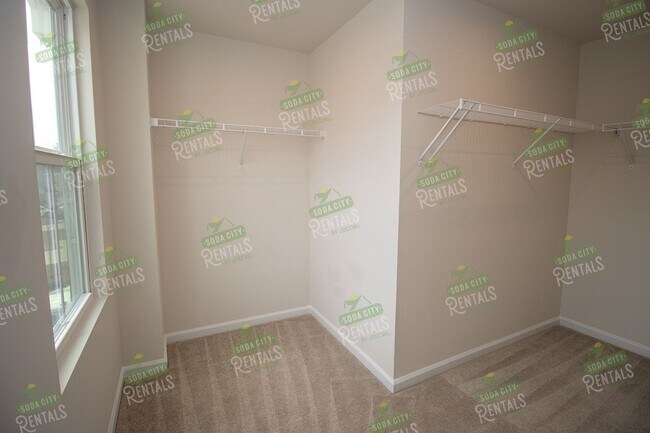 Building Photo - Modern 4 Bedroom Home ~ Minutes to Fort Jackson ~ Available May 2026!