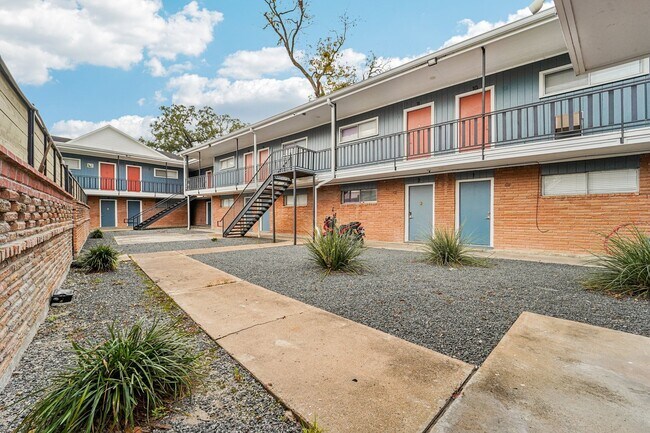 Building Photo - 2807 Beauchamp St