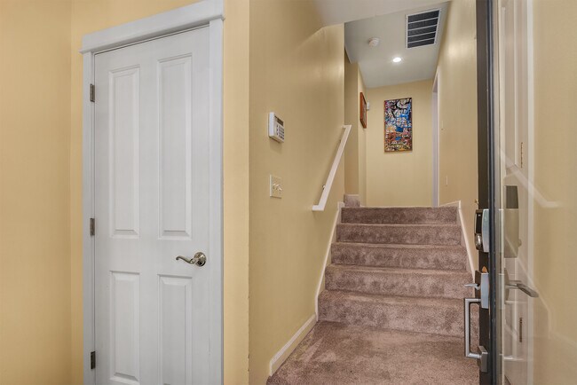 Building Photo - 2530 E Madison St