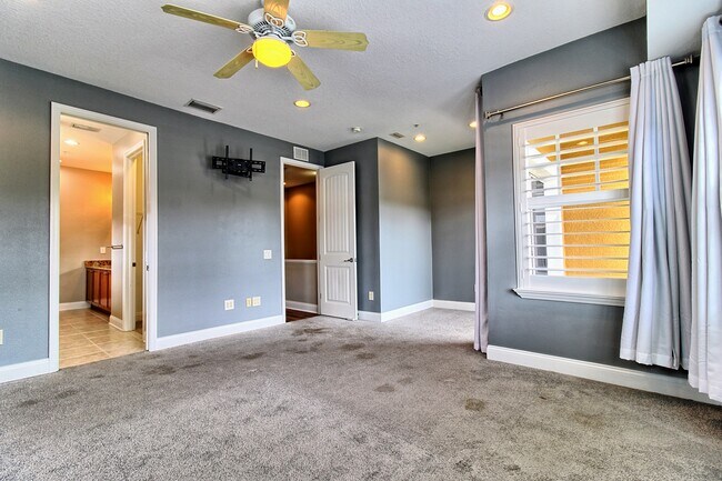 3rd Floor Primary Bedroom with Private Bathroom, Balcony and Walk-In-Closet - 111 N Albany Ave