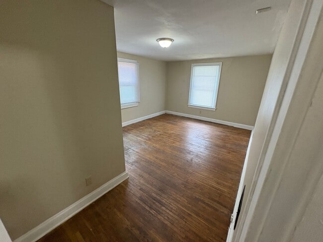 Building Photo - 556 Wrexham Ave