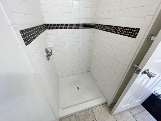 Building Photo - 1105 S State St