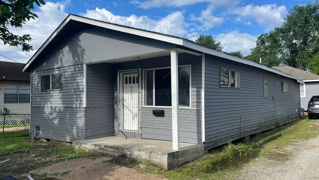 Building Photo - 3-bedroom, 2-bathroom house