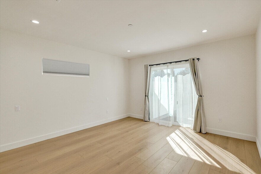 Building Photo - 5348 Thornburn St