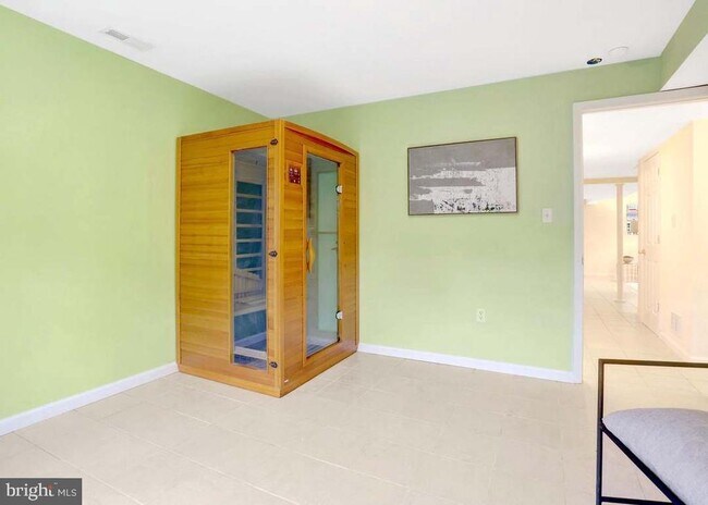 Building Photo - 6703 Oak Dr