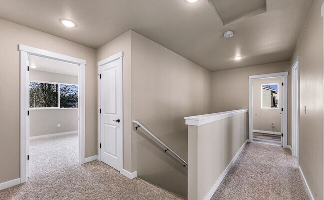 Building Photo - Welcome to the Ridge! 3 Bedroom Home for R...