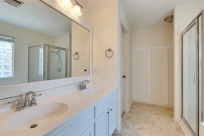 Building Photo - 3735 Castle Rock Dr