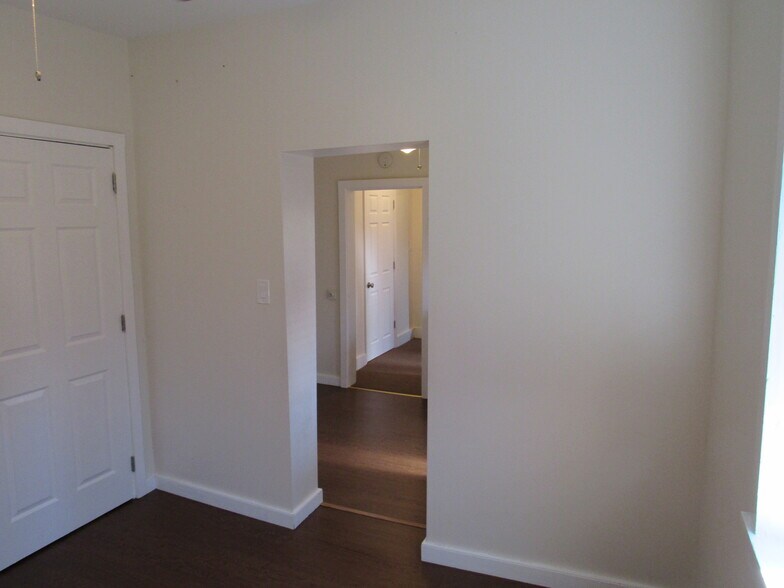 Building Photo - 132 Main St