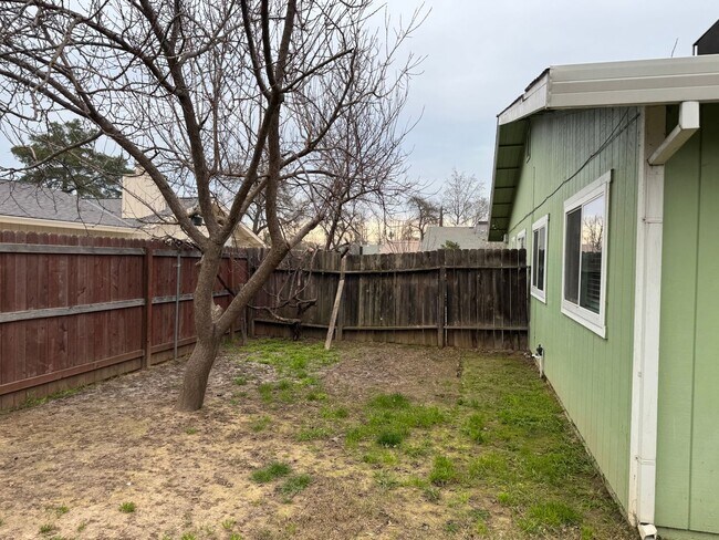 Building Photo - 4014-4016 Tresler Avenue