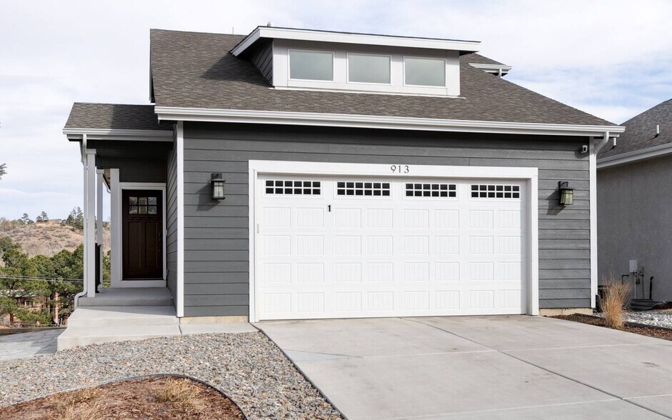 Building Photo - 913 Columbine Ave