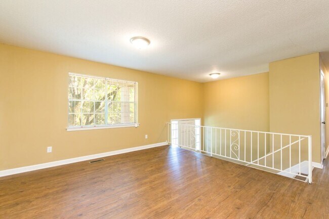 Building Photo - Massive Renovated 5BR/3BA Home with Baseme...