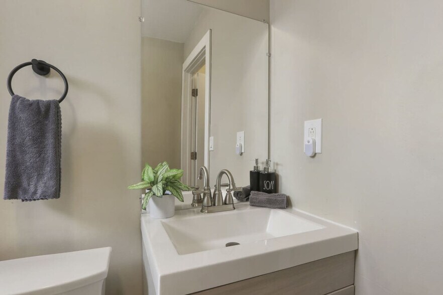 Building Photo - 4934 Kingston Ave