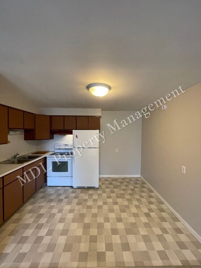 Building Photo - 121 N Woodbridge St