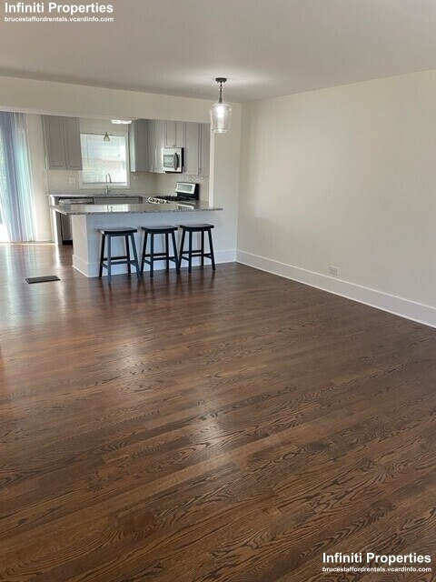 Building Photo - 133 N Huffman St