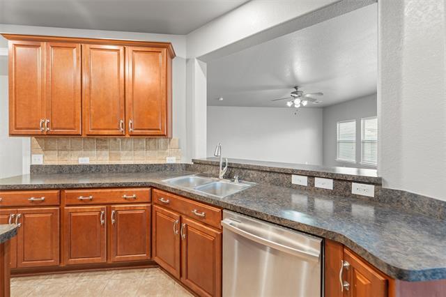 Building Photo - 500 Braewick Dr