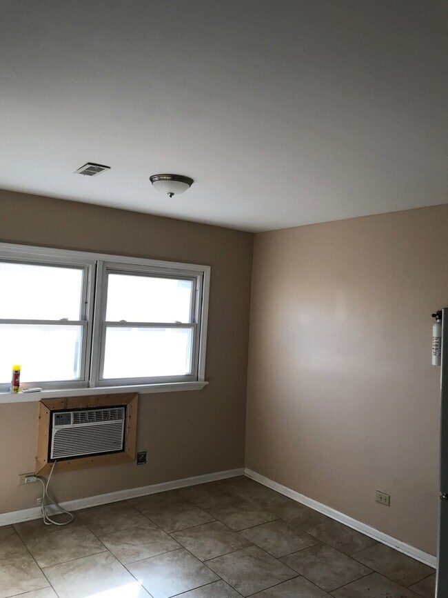 Building Photo - 14523 Van Buren St
