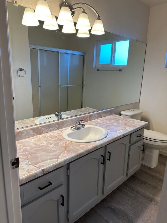 Building Photo - Well Kept Home in Sierra Bonita