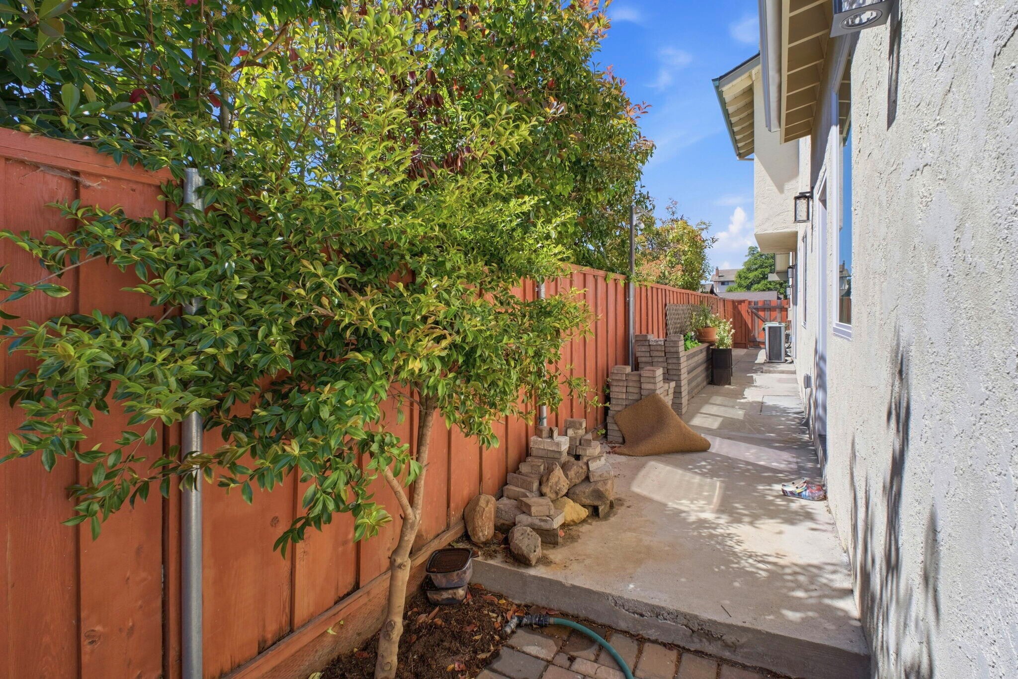 Building Photo - 6001 Castlebrook Dr