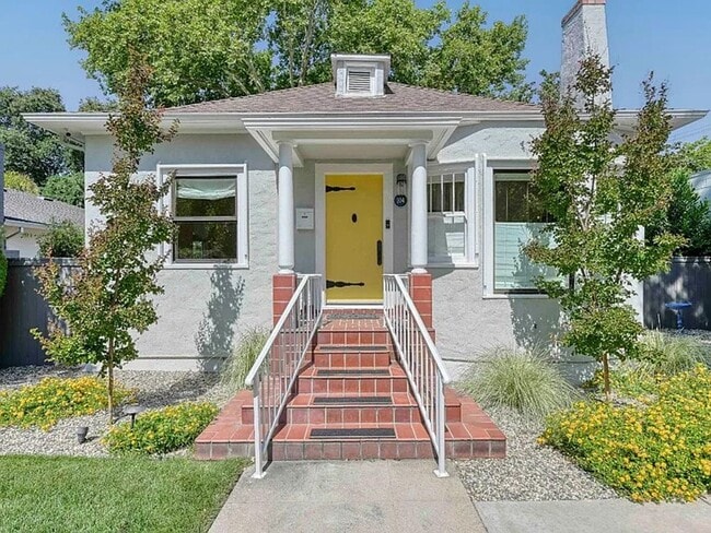 Primary Photo - Beautiful vintage home