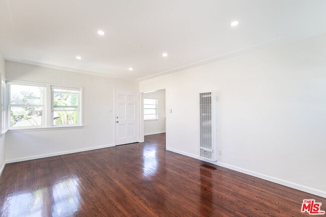 Building Photo - 1533 Meadowbrook Ave