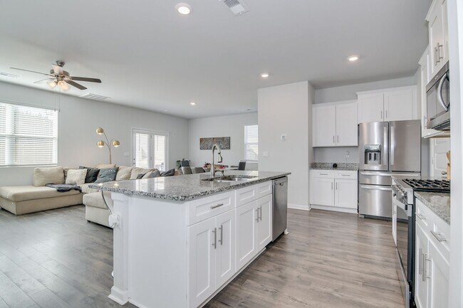 Building Photo - 4 Bedroom 3 Bathroom Two Story Home