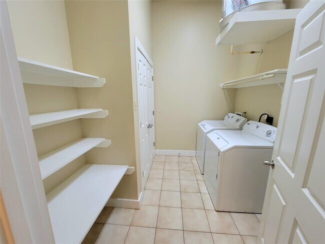 Building Photo - 2315 Harborside Dr