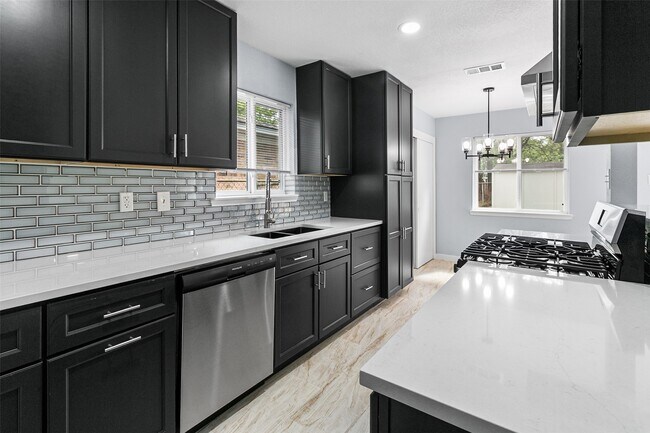 Building Photo - 9002 Bunny Run Dr