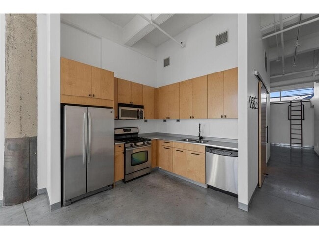 Building Photo - 700 N Washington Ave