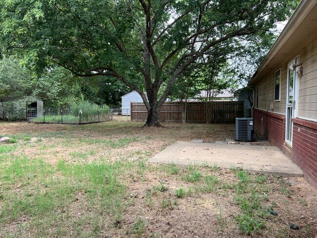 Building Photo - 60 Parkview Dr