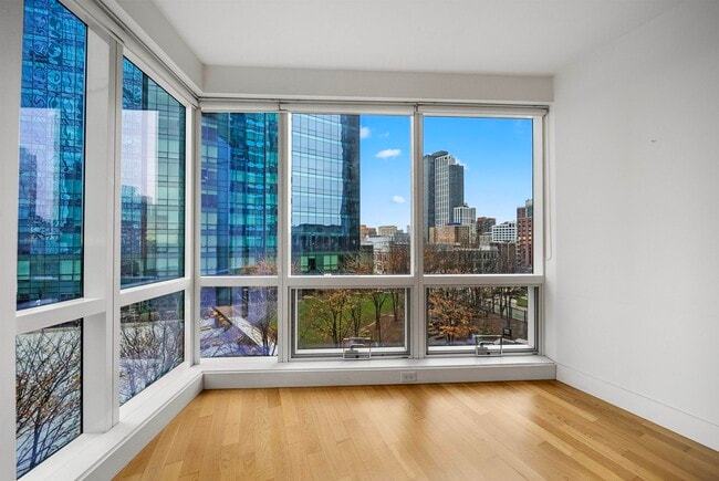 Building Photo - 77 Hudson St