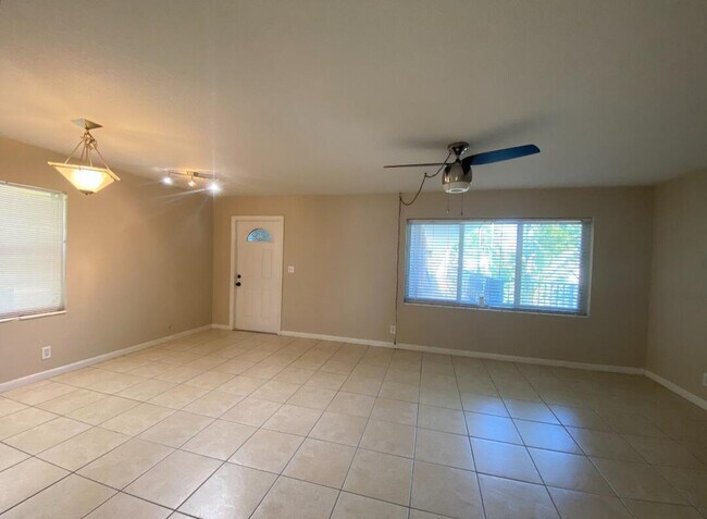 Building Photo - 124 Yacht Club Dr