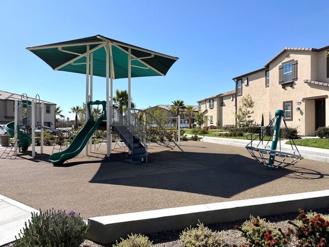 Building Photo - Almost BRAND NEW end unit Townhome in Winchester for Rent