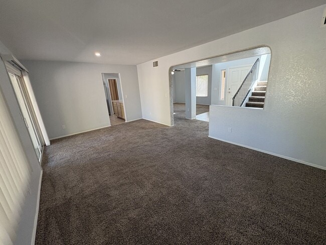 Building Photo - Beautiful eastside location