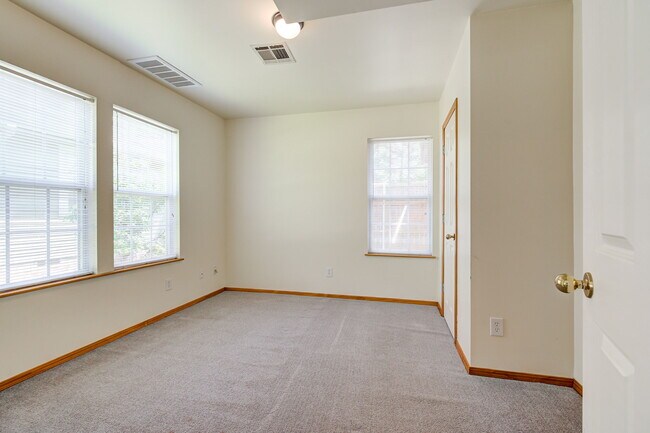 Building Photo - 639 S Pickard Ave