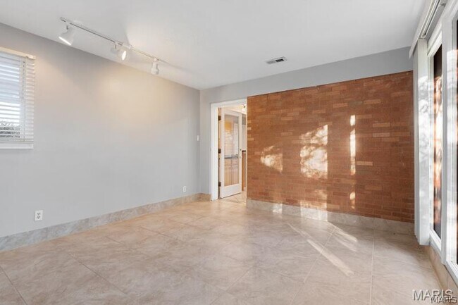 Building Photo - 8408 Louwen Dr