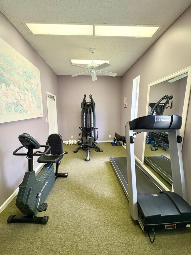 Building Photo - 700 Village Green Ct