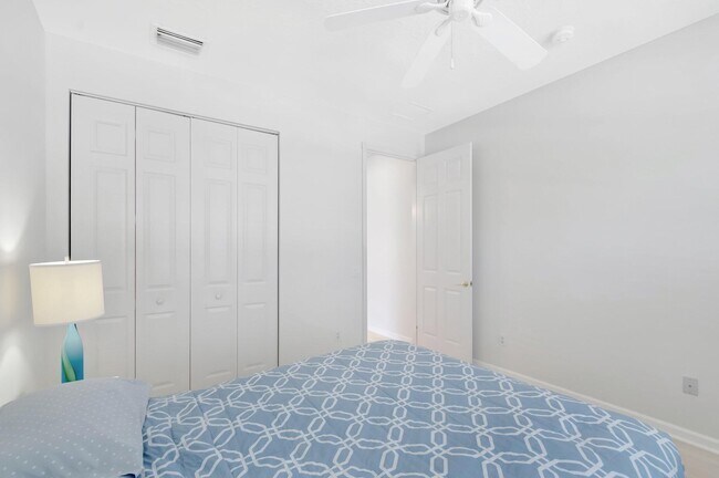 Building Photo - 7566 Pebble Shores Terrace