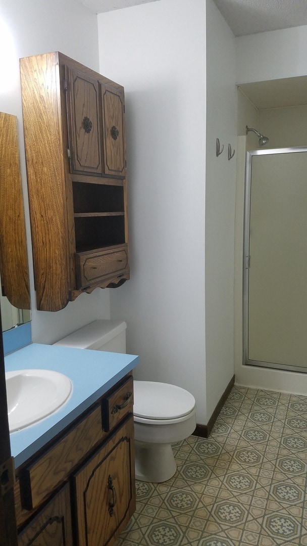 Building Photo - Split level with huge yard