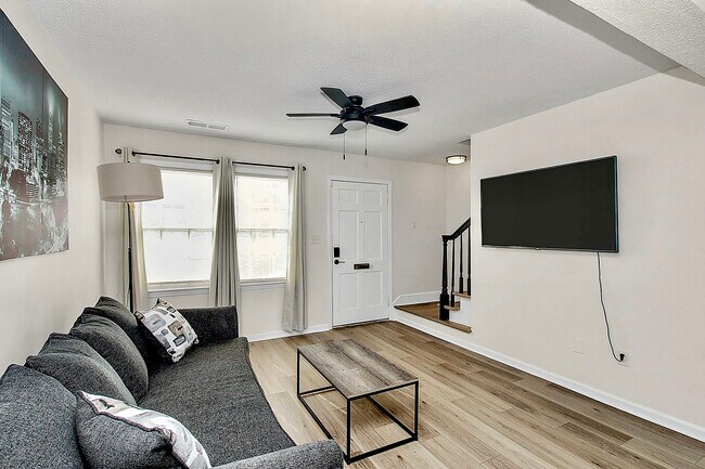 Building Photo - 6314 Old Pineville Rd