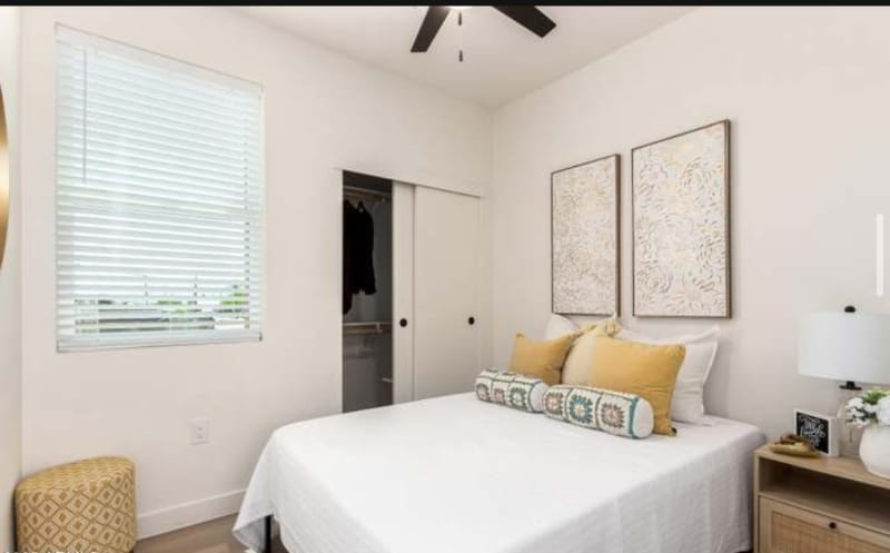 Building Photo - 411 N 32nd Pl