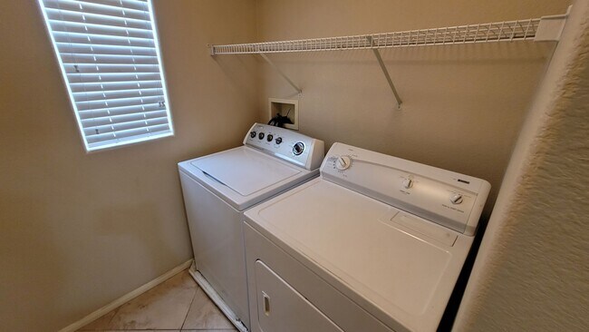 Building Photo - Great 4 Bedroom in the SW!!